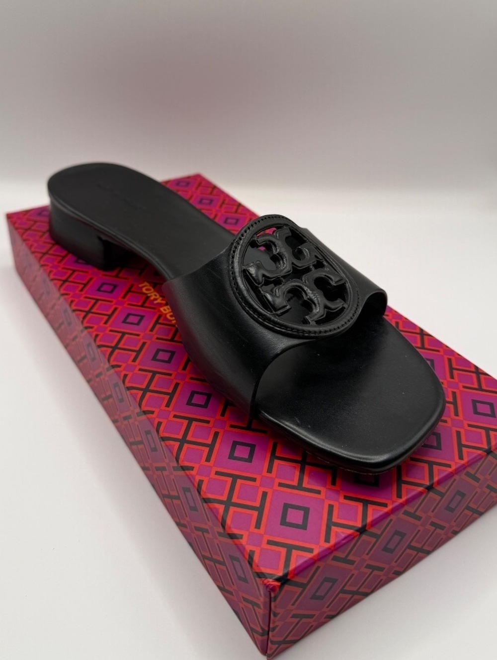 Tory Burch Bombe Miller Slide Calf Leather in Perfect Black — Size 10 - Picture 3 of 8